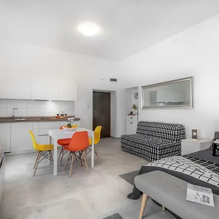 Tara & Ana Πούλα