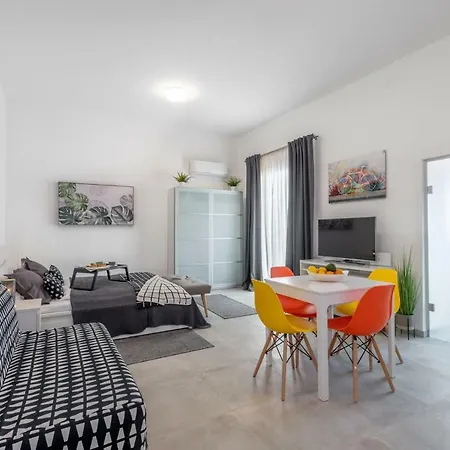 Tara & Ana Apartment Pula