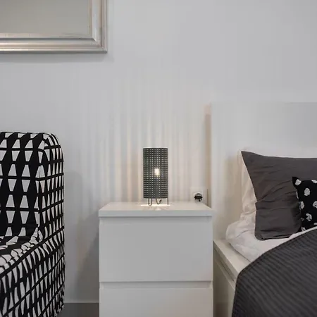 Tara & Ana * Πούλα