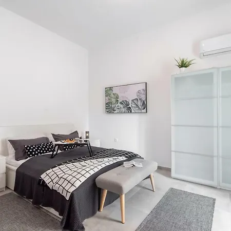 Tara & Ana Apartman Póla